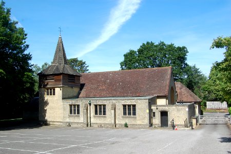 St Edward the Confessor's RC Church, Winchester Road, Chandler's Ford (June 2019) (5)