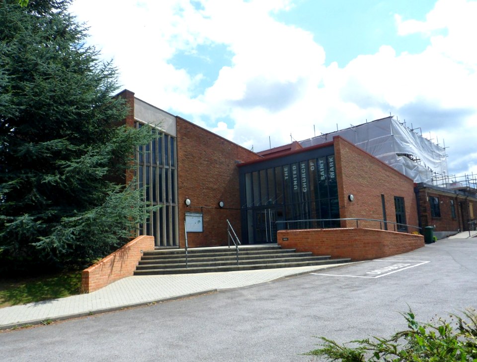 St Mark's United Church, Great Tattenhams, Tattenham Corner (August 2013) (4)