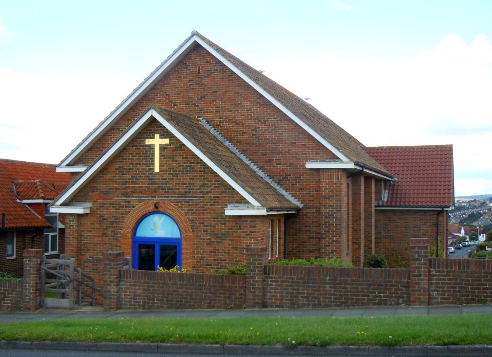 St Martin's United Reformed Church, Longridge Avenue, Saltdean (August 2014) (2)