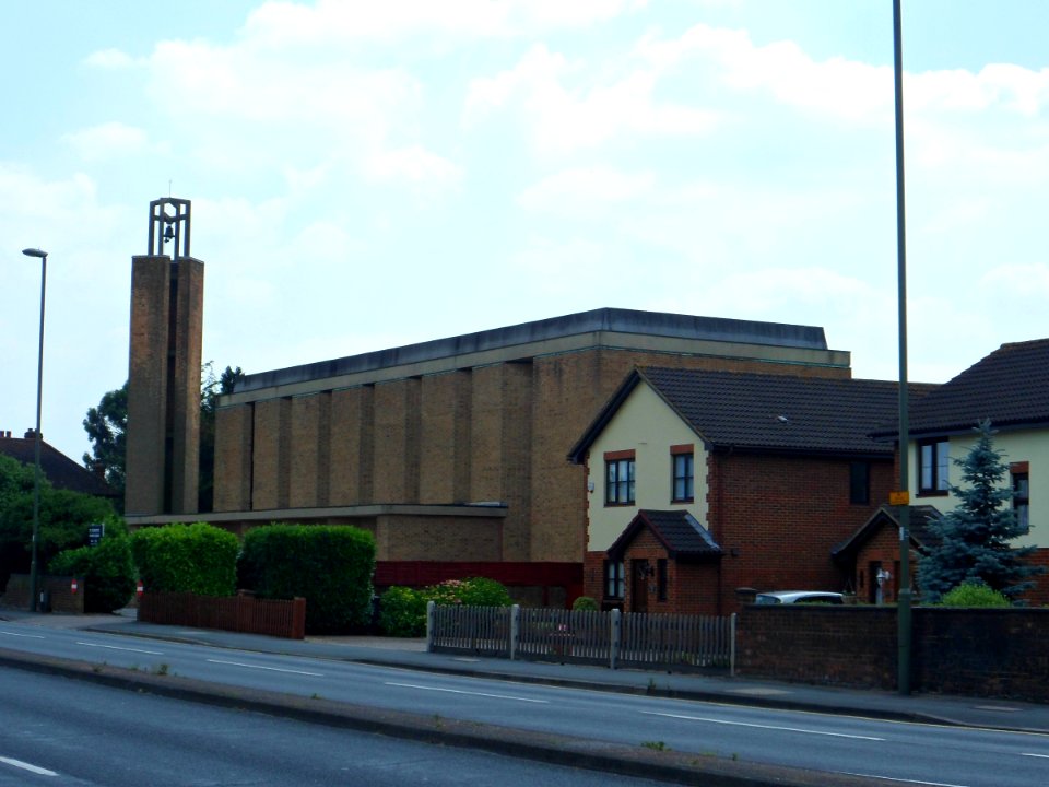 St Clement's Church, Kingston Road, Ewell (July 2013) (1)