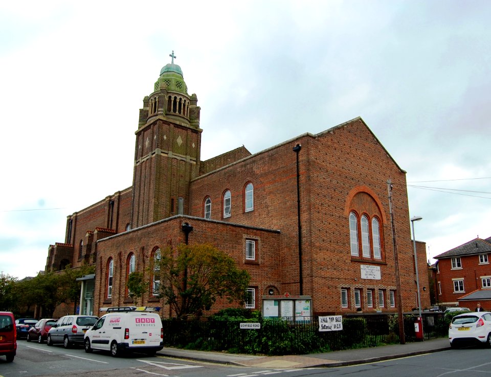 St Cuthbert's Church, Hayling Avenue, Copnor, Portsmouth (October 2017) (4)