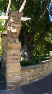 St Davids Park lion gate 20171120-021