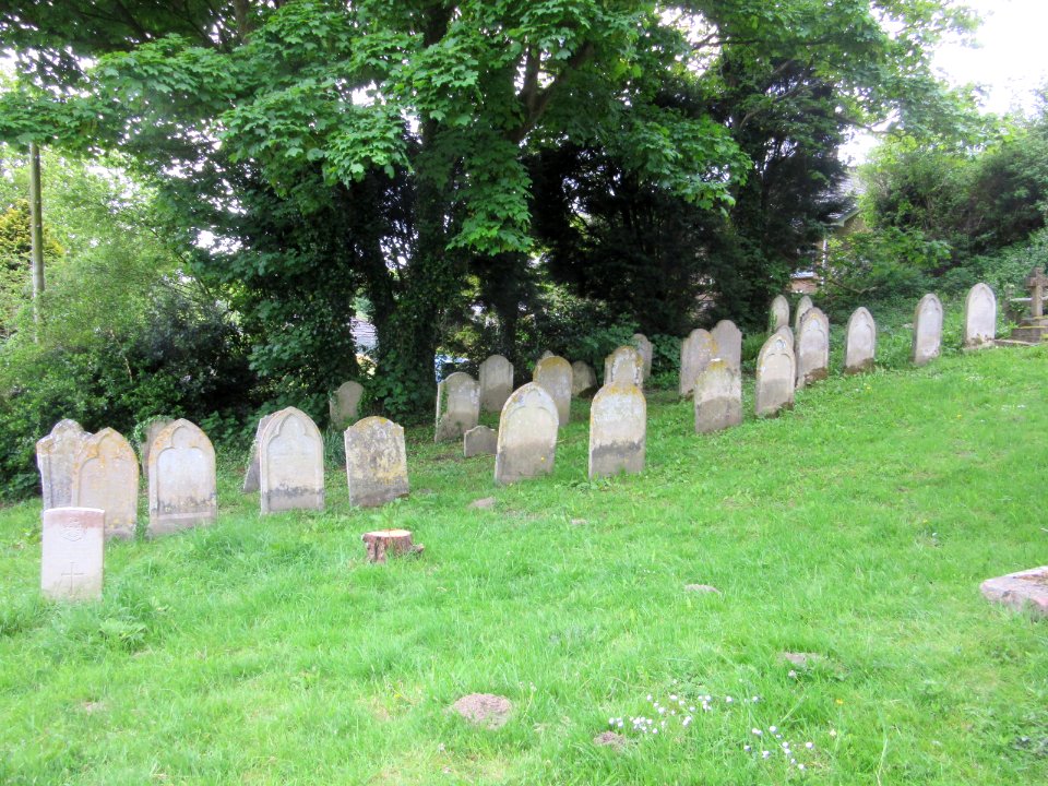 St Catherine's Chapel (Niton Baptist Church), Institute Hill, Niton (May 2016) (Graveyard) (1)