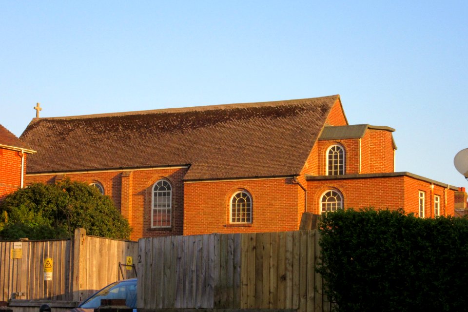 St David's RC Church, Connaught Road, East Cowes, Isle of Wight (May 2016) (2)