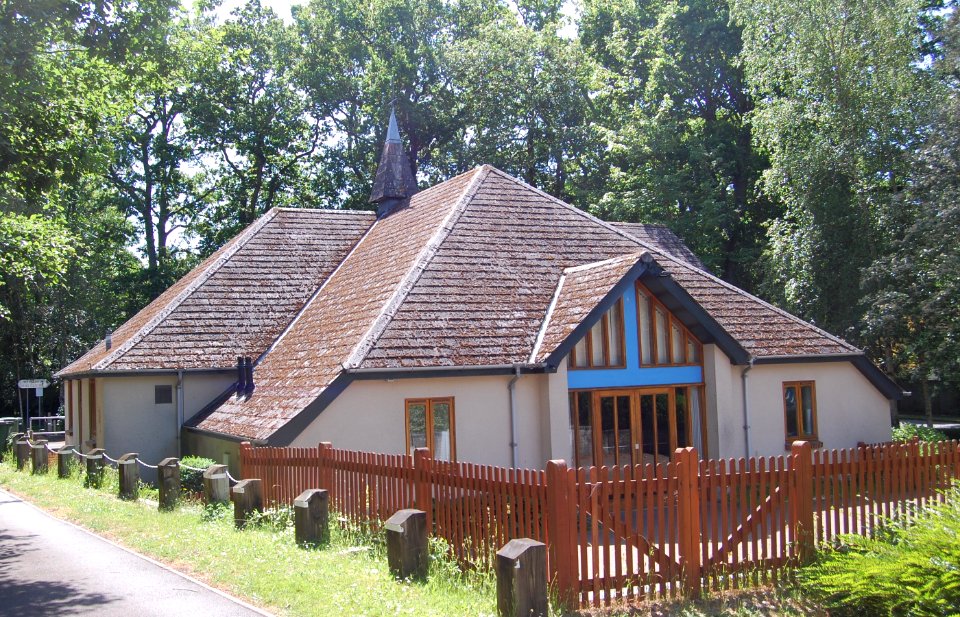 St Martin-in-the-Wood Church, Queens Road, Hiltingbury, Chandler's Ford (June 2019) (7)