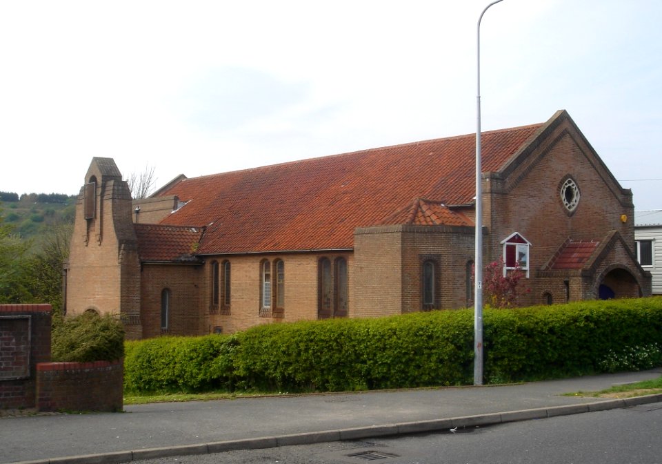 St Cuthman's Church, Whitehawk Way, Whitehawk (April 2009) (2)