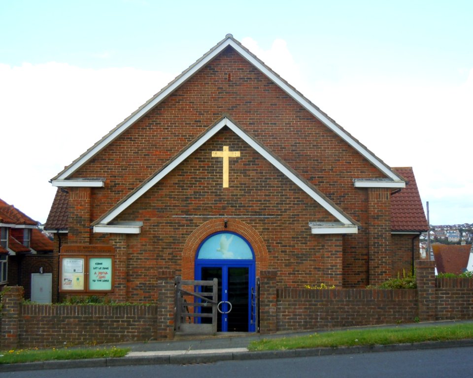 St Martin's United Reformed Church, Longridge Avenue, Saltdean (August 2014) (3)