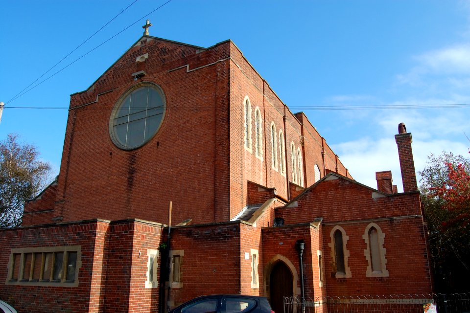 St Margaret of Scotland Church, Highland Road, Eastney, Portsmouth (October 2017) (4)