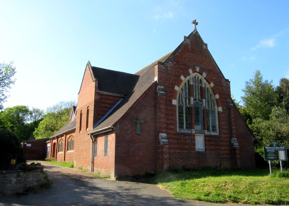 St Mark's Church, Station Road, Wootton (May 2016) (2)
