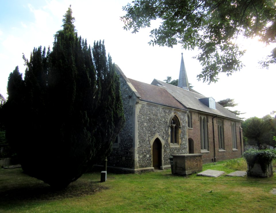 St Nicholas' Church, Church Walk, Thames Ditton (NHLE Code 1188441) (June 2015) (3)