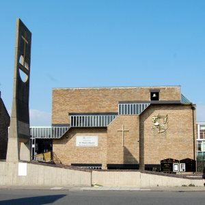 St Mark's Church, 10–12 Derby Road, North End, Portsmouth (March 2019) (2)