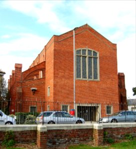 St Margaret of Scotland Church, Highland Road, Eastney, Portsmouth (October 2017) (7)