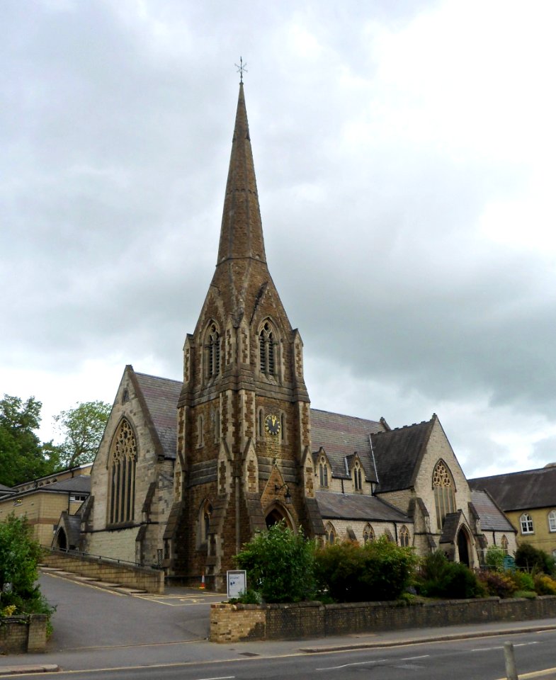 St Matthew's Church, Station Road, Redhill (June 2013)