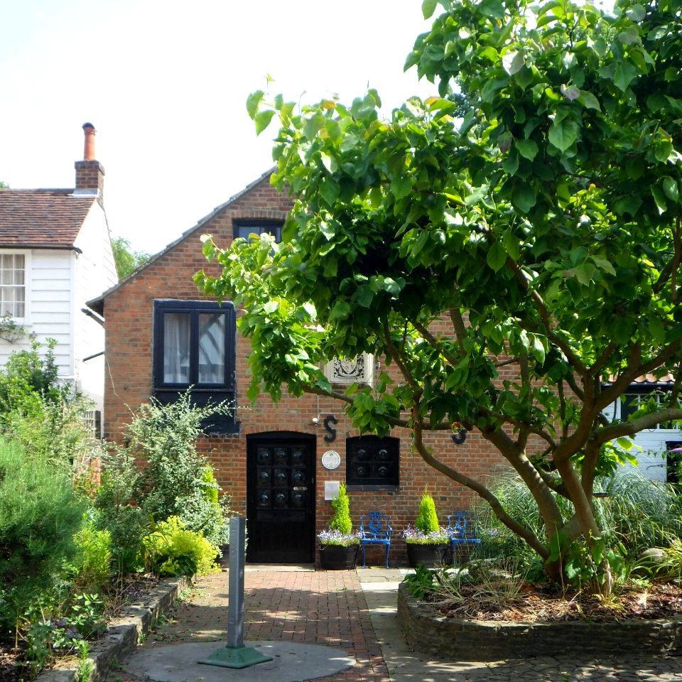 St Michael's Spiritualist Church and Sanctuary, Church Road, Ewell (July 2013) (1)