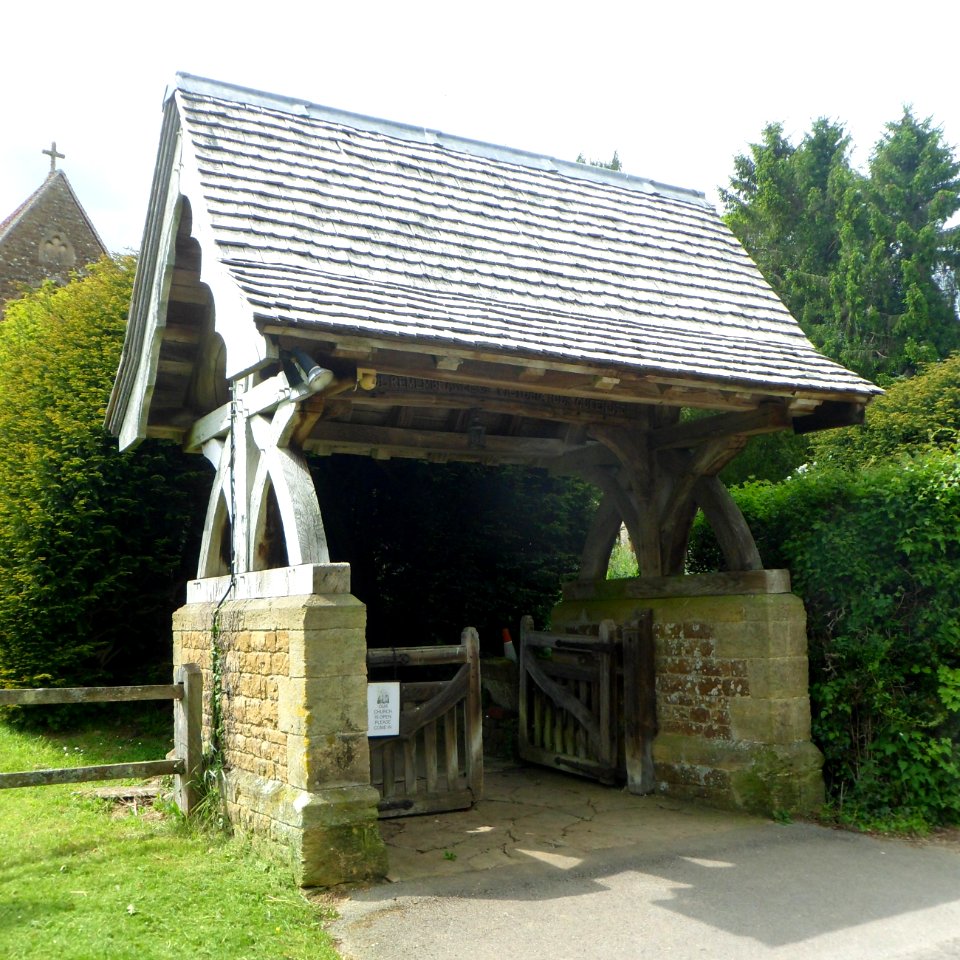 St Mary and All Saints Church, Church Road, Dunsfold (May 2014) (3)