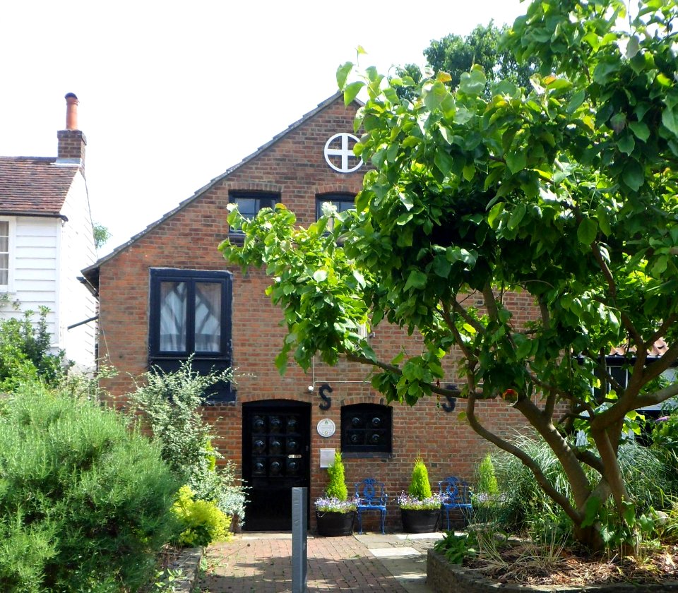 St Michael's Spiritualist Church and Sanctuary, Church Road, Ewell (July 2013) (2)