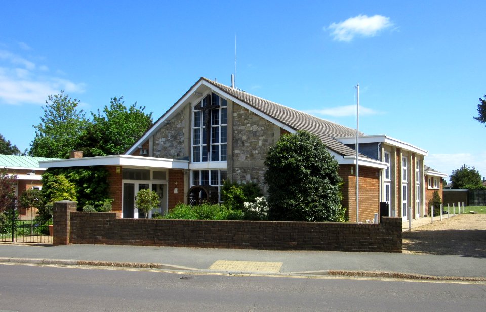 St Michael's RC Church, Walls Road, Bembridge (May 2016) (2)