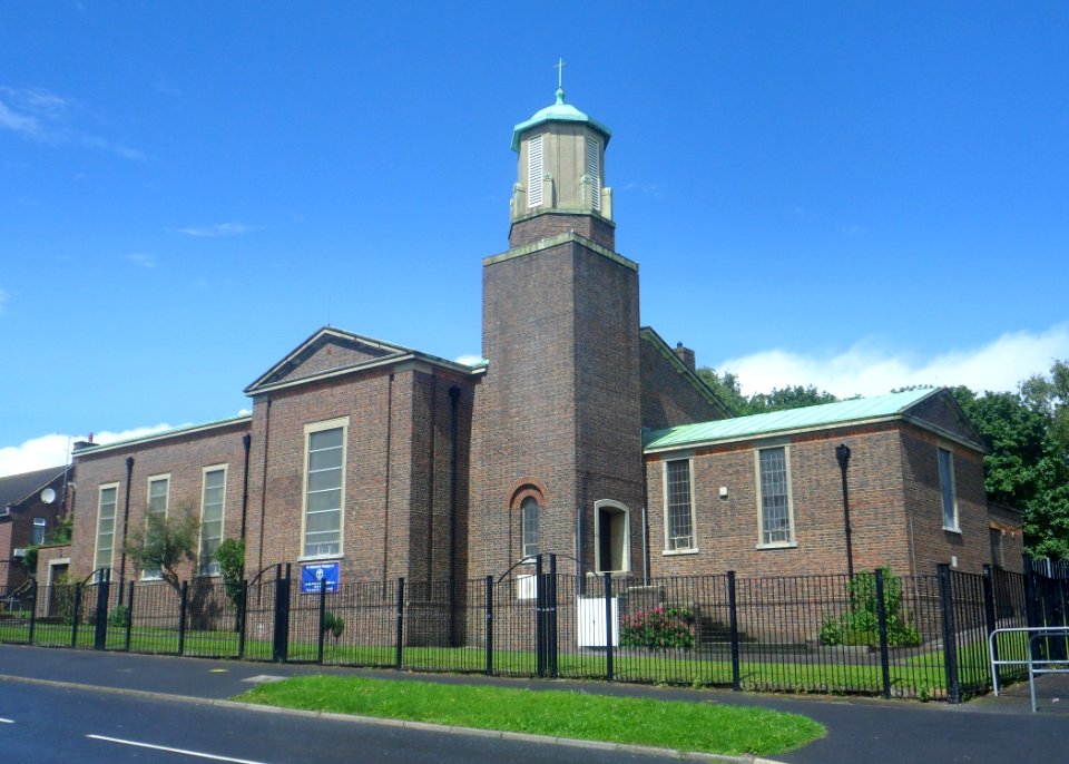 St Michael and All Angels Church, Hempsted Road, Paulsgrove (August 2017) (4)