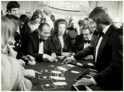Spelers in het casino in hotel Bouwes. NL-HlmNHA 54005743