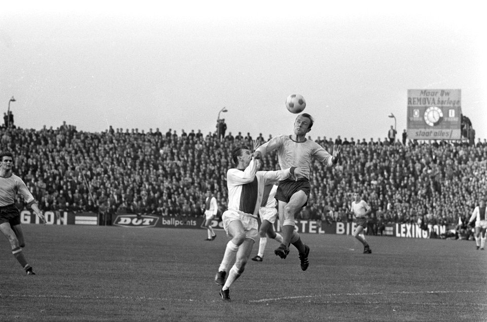 Spelmoment, Ajax speler Co Prins in duel met Sittardia-speler bij de stand 0-1, Bestanddeelnr 919-6241
