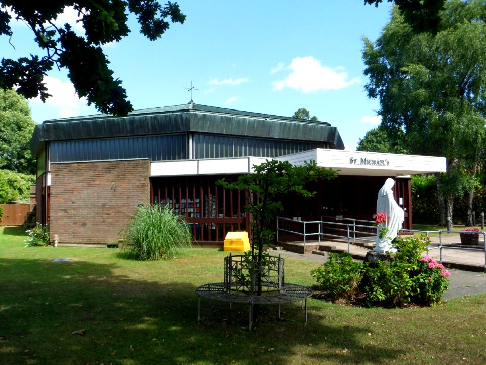 St Michael's RC Church, The Marld, Ashtead (August 2013) (9)