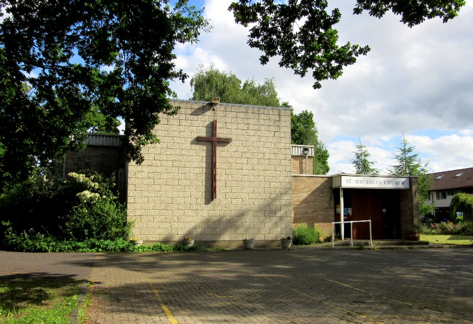 St Michael's Church, Dartmouth Avenue, Sheerwater (June 2015) (5)