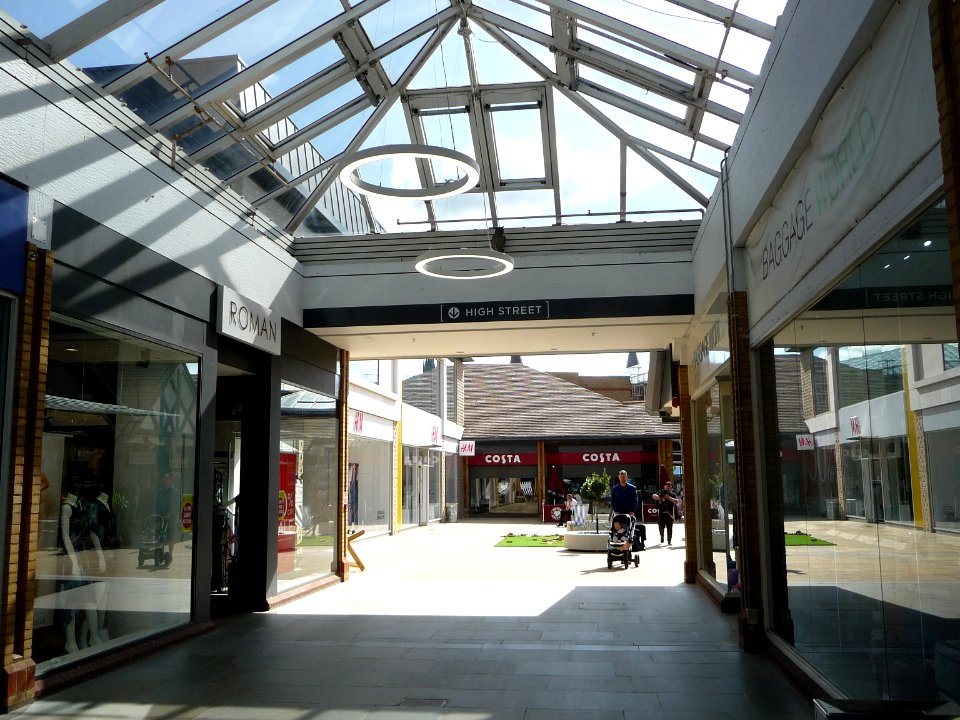 Spires Shopping Centre 05