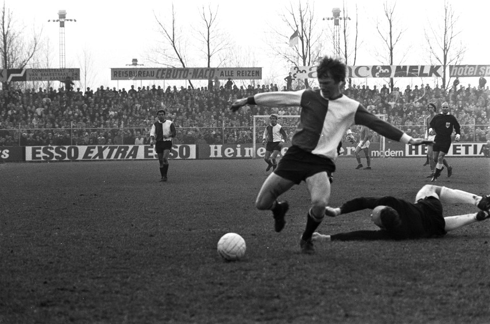 Spelmoment met Feyenoordspeler Henk Wery, Bestanddeelnr 924-3777