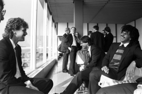 Spelers op Schiphol, Bestanddeelnr 933-5905