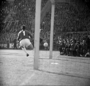 Spelmoment Piet Keizer schiet in, Bestanddeelnr 918-3263