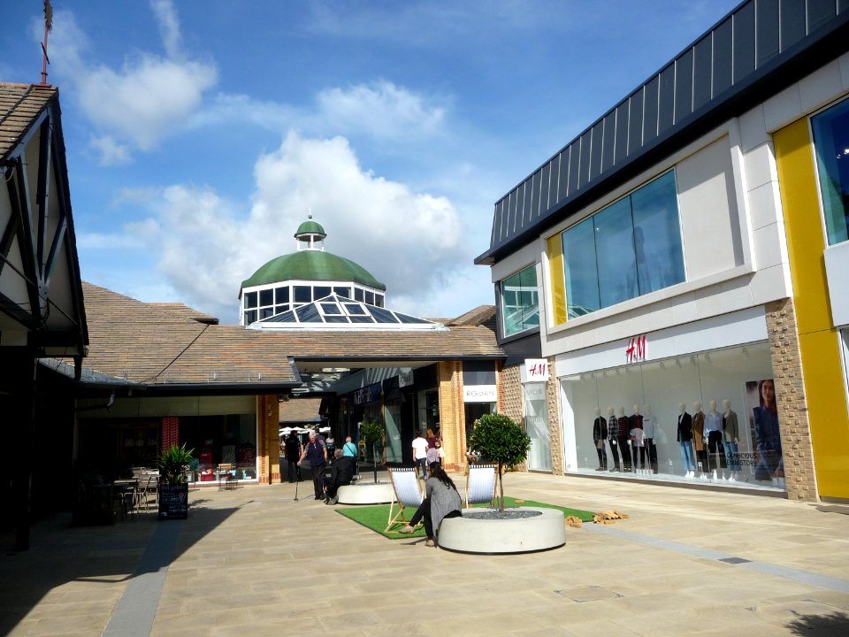 Spires Shopping Centre 03