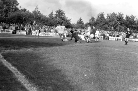 Spelmoment uit de wedstrijd RVC - VV Caesar 0-1, Bestanddeelnr 924-6634
