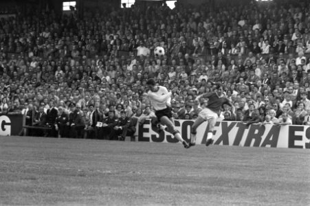 Spelmoment met Cruijff (r), Bestanddeelnr 924-6250 photo