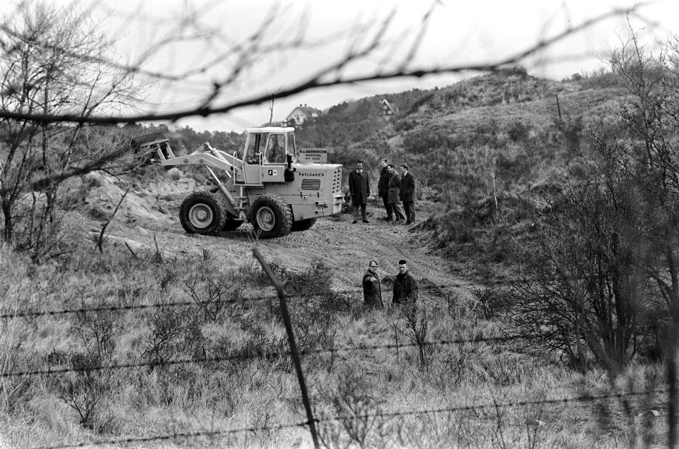 Speuren naar stoffelijk overschot van Betje Schevelhoven in Bloemendaalse duinen, Bestanddeelnr 921-1605