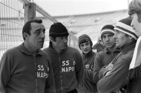 Spelers van Napoli trainen in Olympisch Stadion Amsterdam, Bestanddeelnr 923-1314