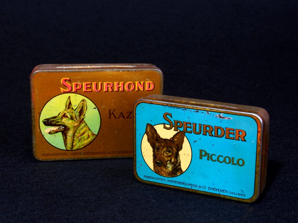 Speurhond Kazan en Speurder Picolo sigaren blikjes