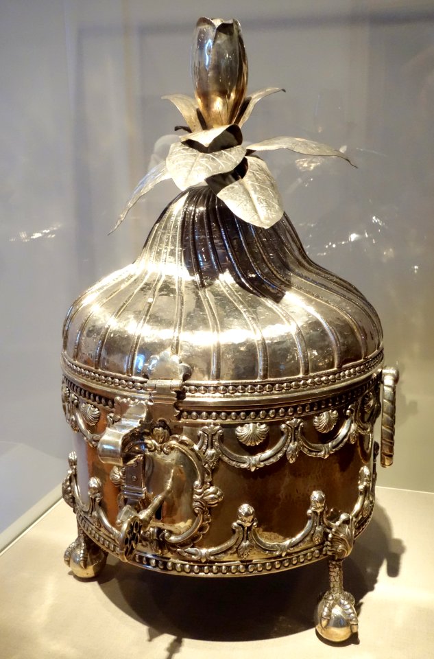 Spice box (yerbera), maker unknown, Peru, c. 1775-1800, silver - De Young Museum - DSC00995