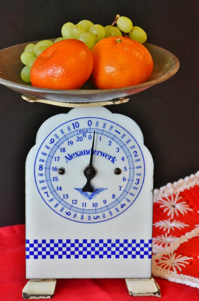 Weigh still life calories