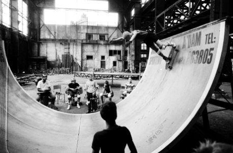 Sport, skateboards, fabriekshallen, Bestanddeelnr 930-9492