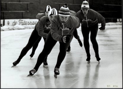 Sport, schaatsen, trainingen, dames, bijlman, westenbroek, borckink, lende van d, Bestanddeelnr 135-0758
