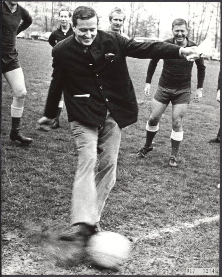 Sport, koninklijk huis, prinsen, voetbal, Claus, prins, Bestanddeelnr 017-1214