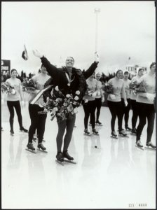 Sport, schaatsen, kransen, kaiser stien, Bestanddeelnr 135-0800