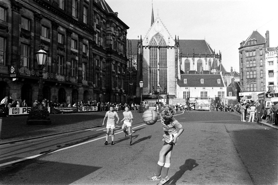 Sport, voetbal, pleinen, publiek, Bestanddeelnr 930-5009