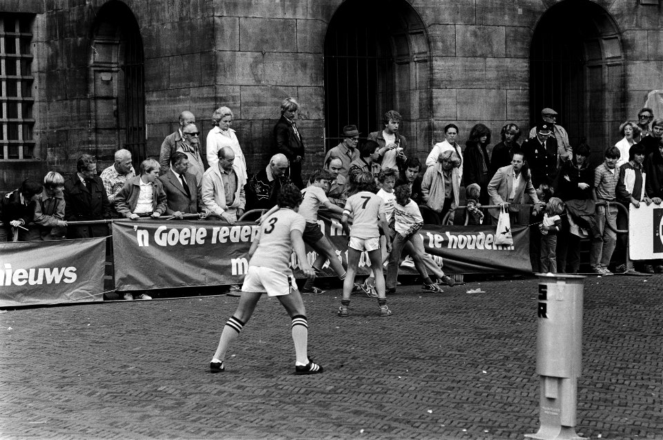 Sport, voetbal, pleinen, publiek, Bestanddeelnr 930-5007