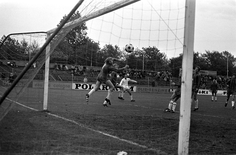 Sport, voetbal, wedstrijden, Bestanddeelnr 925-6194