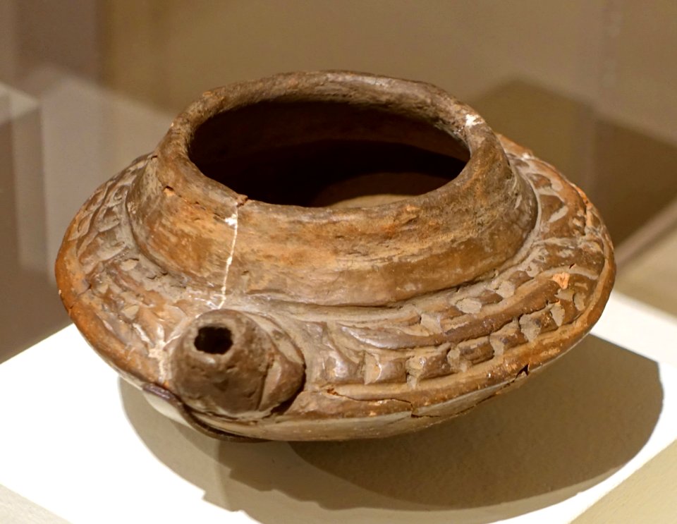 Spouted vessel with cord marks, Japan, Hokkaido, final Jomon period, c. 1000 BC, earthenware - Peabody Essex Museum - DSC07533
