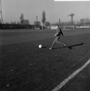 Sport, voetbal, ballen, Bild, Harry, Bestanddeelnr 918-4102