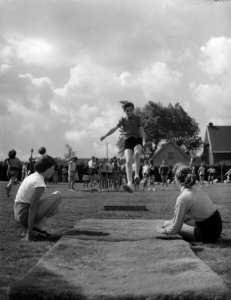 Sportdag voor schoolkinderen uit de vijfde en zesde klas lagere scholen te Amste, Bestanddeelnr 910-4313