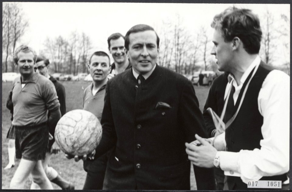 Sport, koninklijk huis, prinsen, voetbal, Claus, prins, Mathijsen R, Bestanddeelnr 017-1051