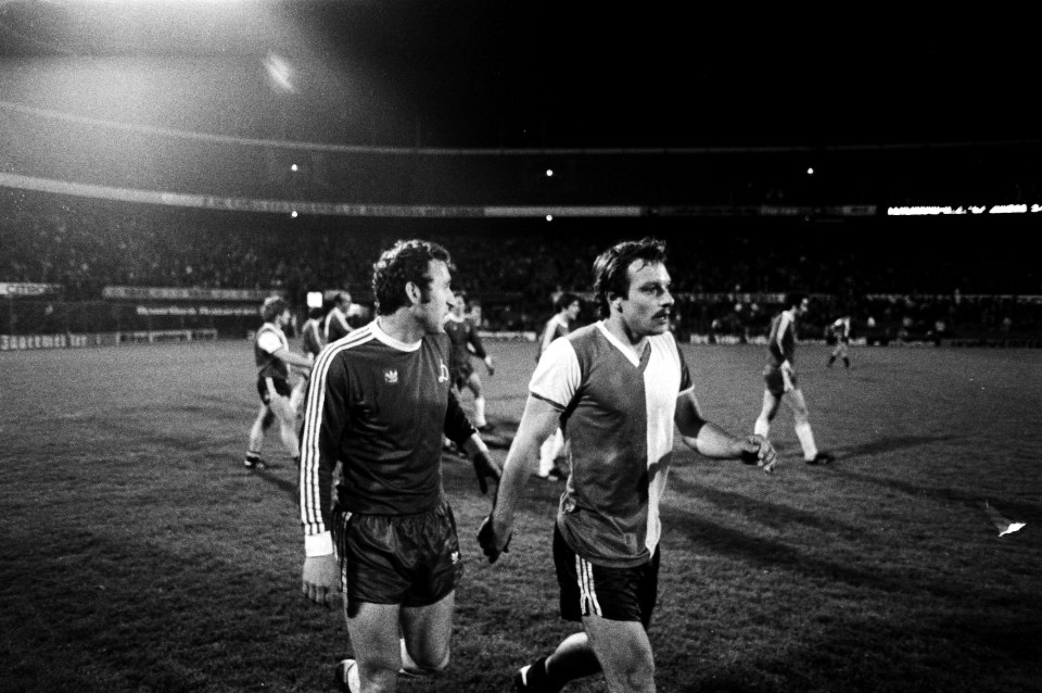 Sport, Feyenoord tegen Dynamo Tiflis 2-0 (Europacup-II), spelers verlaten het veld, Bestanddeelnr 931-4446
